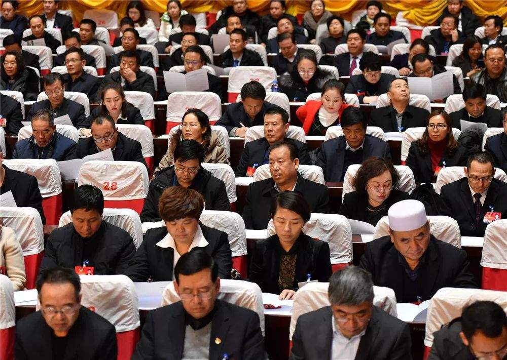 聚焦两会|政协固原市四届四次会议闭幕