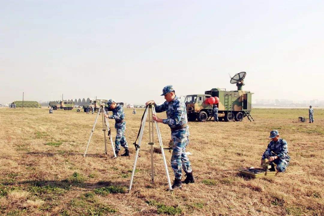 神操作！这群气象兵脸测风速#目测云高#手测温度