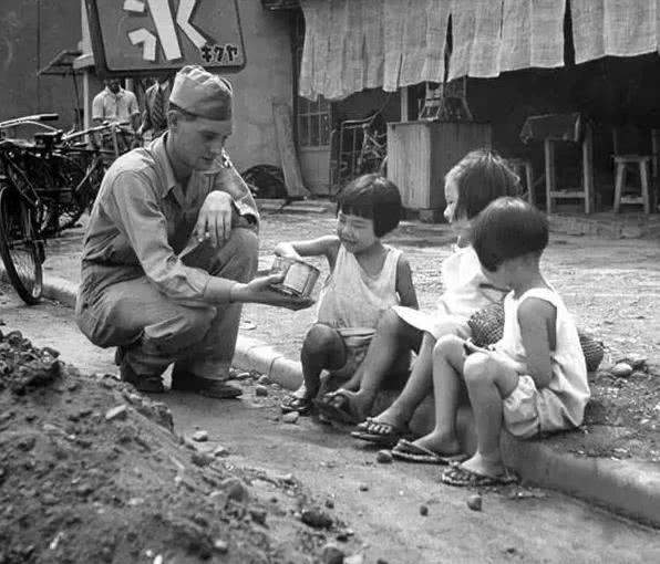 二战结束后的第一年，日本孩子的这种读书方式显出这个民族的可怕