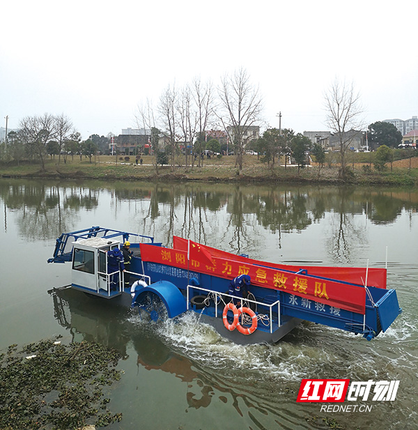 浏阳：水上垃圾收集船在捞刀河首秀，3小时媲美人工32小时