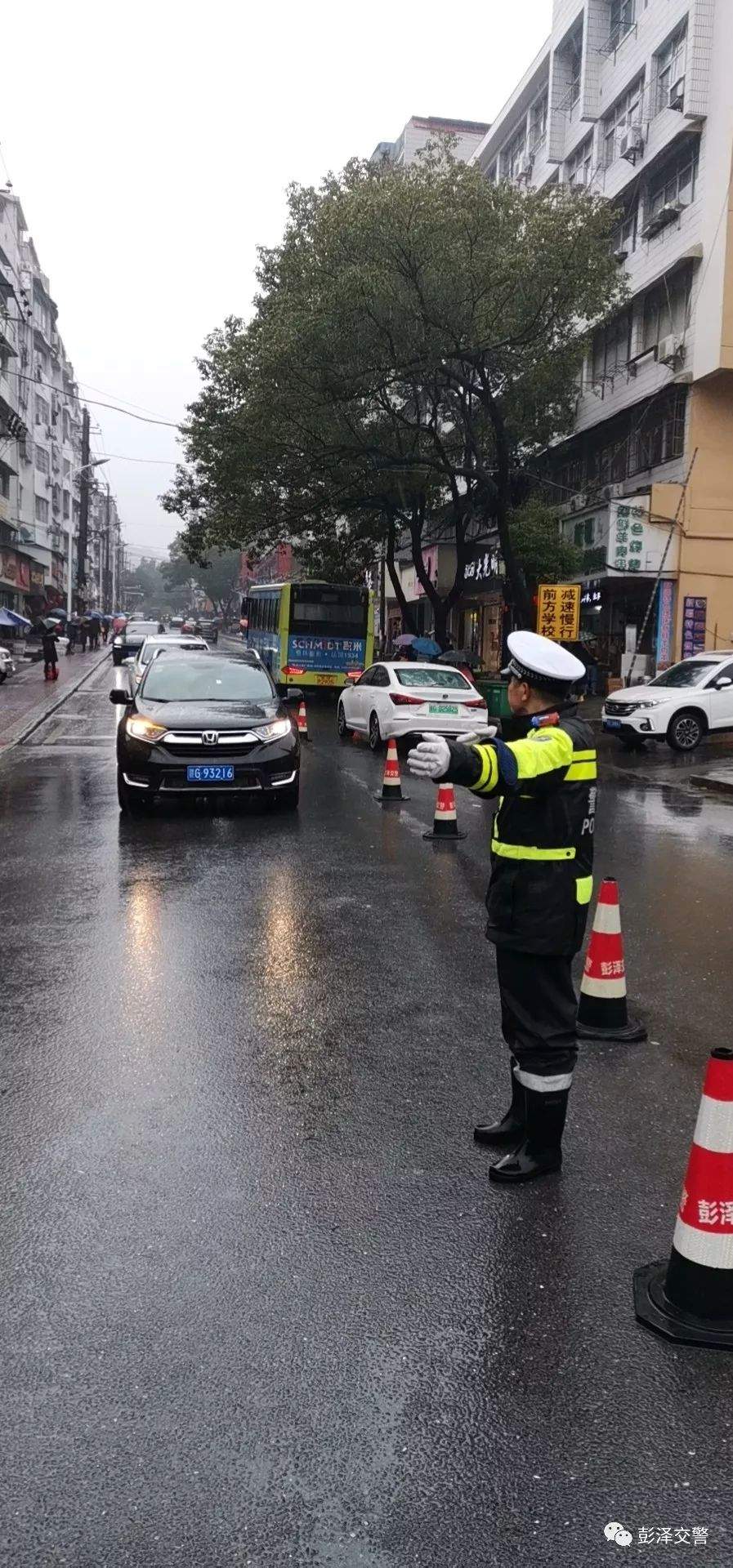 【平安春运】春节路上我们的坚守只为路畅人安！