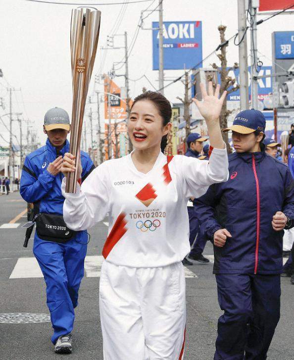 日本告急：疫情扩大，万人马拉松却如期举行？