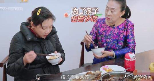 刘泳希的婆婆通情达理，何雯娜挺着大肚子，却要帮婆婆拿行李