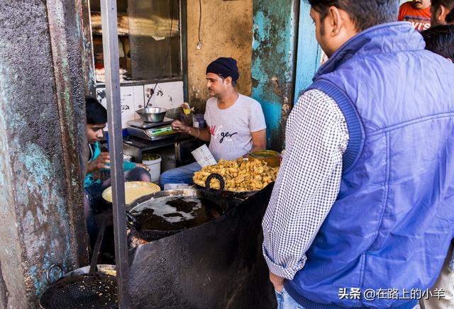 印度小吃到底有多“脏”？游客表示看着就恶心，刚吃完我就拉肚子