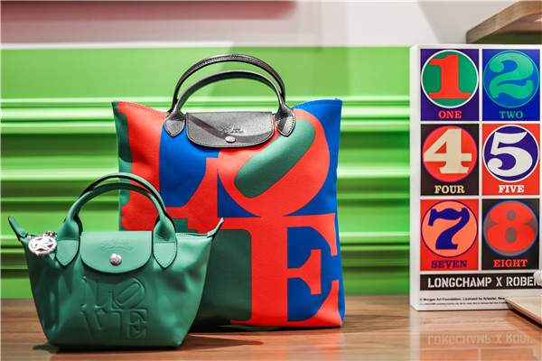 焕新经典 携爱而来 LONGCHAMP X ROBERT INDIANA 系列发布