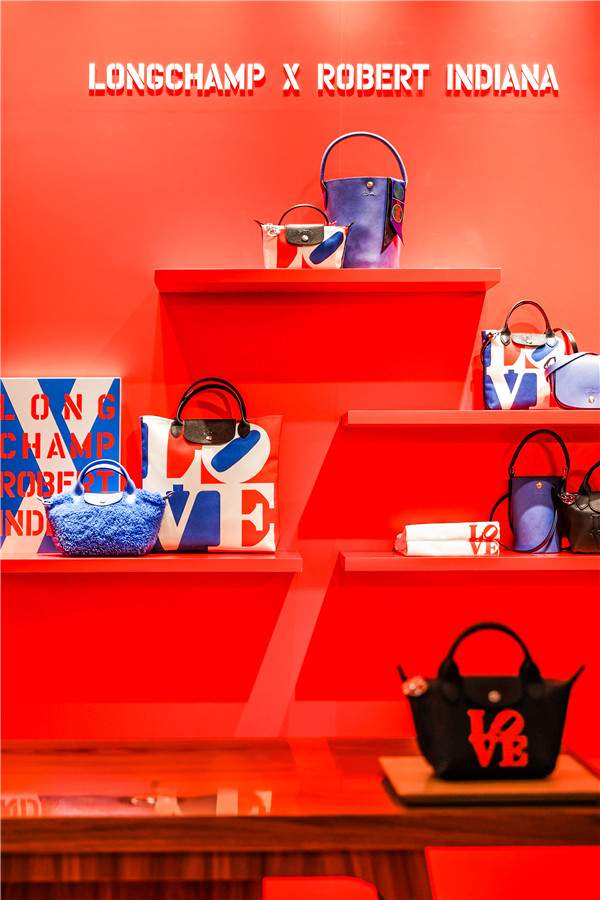 焕新经典 携爱而来 LONGCHAMP X ROBERT INDIANA 系列发布