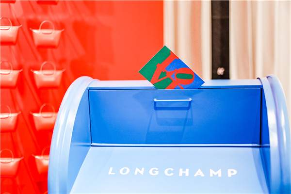 焕新经典 携爱而来 LONGCHAMP X ROBERT INDIANA 系列发布