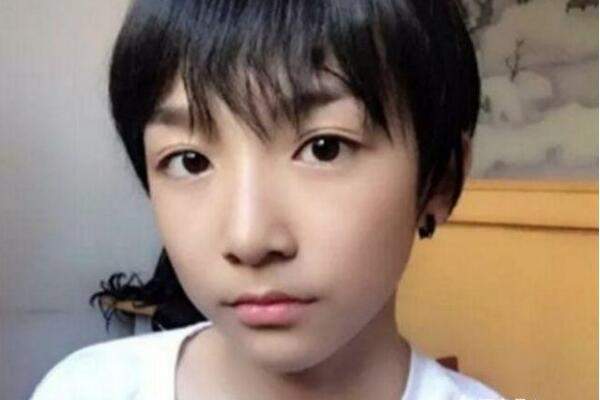 王嘉菲是男是女？我叫abbily的男生模样是什么样？