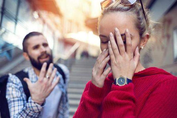 女人分手后朋友圈分析,哪些情况说明女生还喜欢你?