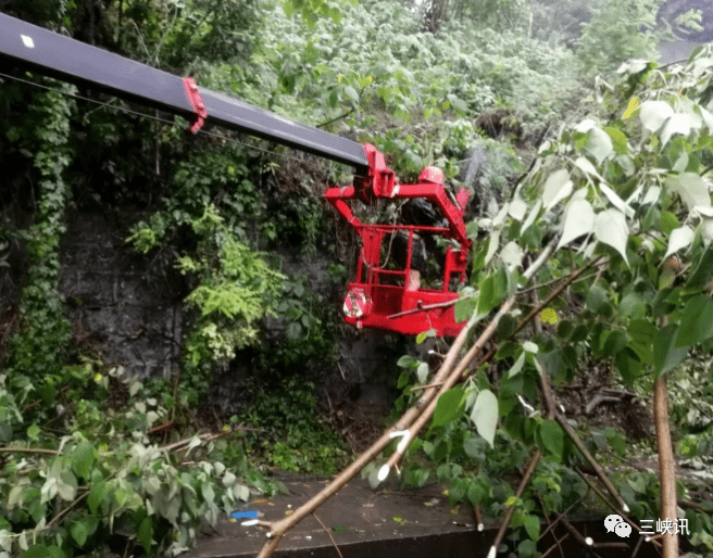 刚拍回来的！万州遭暴雨袭击！