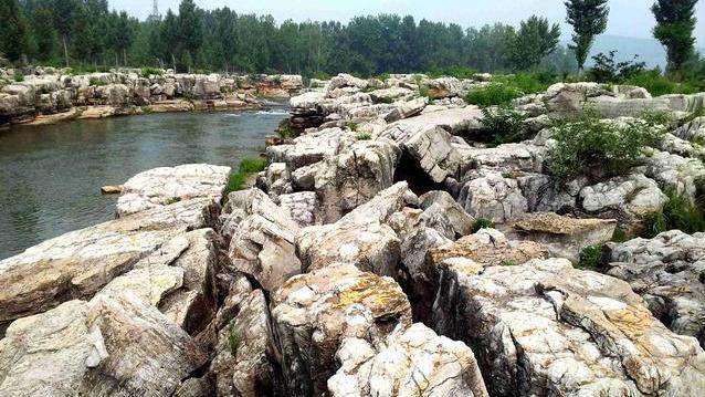 回忆枣庄市庄里水库建成蓄水淹没的小三峡奇石地质景观