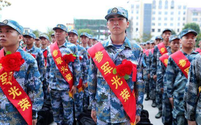 大学生当兵，这5大“福利”要提前知道，学生和家长须知