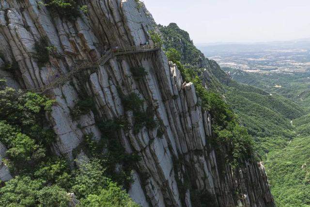 河南嵩山的景色在五岳中能排第几？让我们徒步去看一看