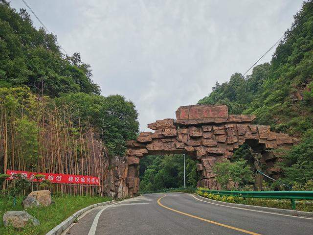 25度的夏天，洛阳这个最年轻的4A景区，有着“中原最美瀑布群”