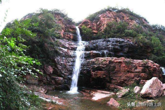 河南有个大峡谷，被誉为“河南九寨沟”景区，还是郑州的后花园