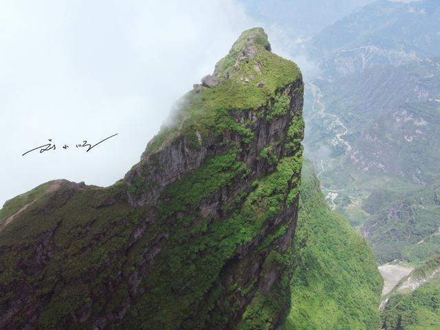 实拍云南昭通“鸡公山”，三面绝壁，峡谷深达2600米，游客却不多