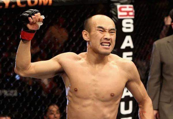 UFC铁笼48秒降服对手，中国草原狼张铁泉首次惊艳世界