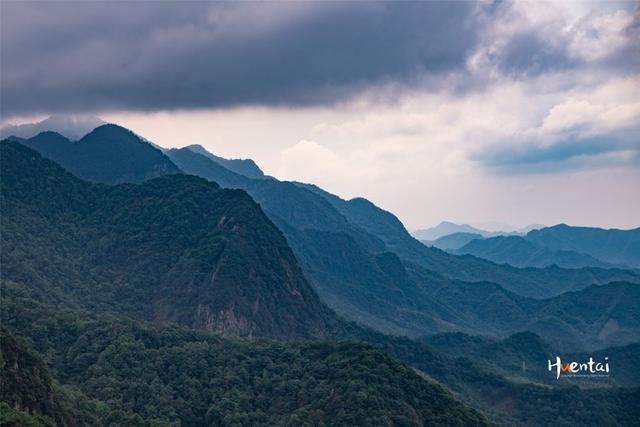 一下雨石台就成了仙境，安徽这座小县城，美景早晚藏不住