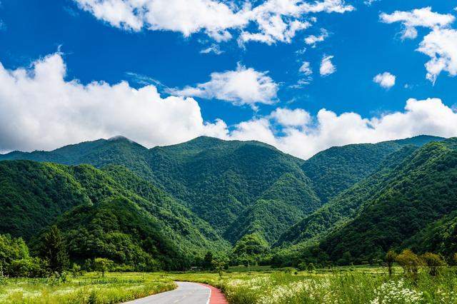 国内最美的18个避暑胜地，夏季均温20°C，有海岛有名山有草原