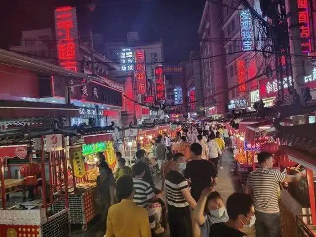 昆明最大的城中村：夜市里鱼龙混杂，被称“风情街”