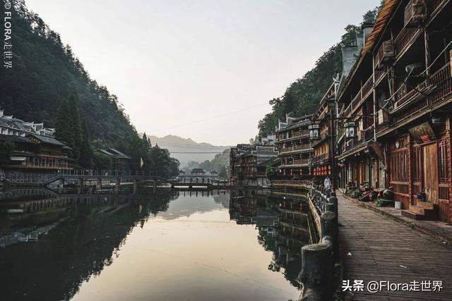 凤凰古城的日与夜 | 避开人潮，领略黄永玉笔下的中国最美小城