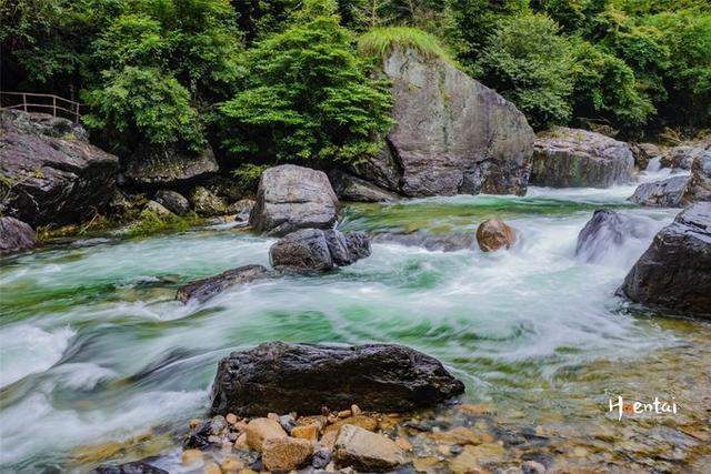 一下雨石台就成了仙境，安徽这座小县城，美景早晚藏不住