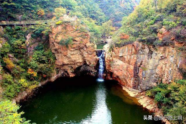 河南有个大峡谷，被誉为“河南九寨沟”景区，还是郑州的后花园