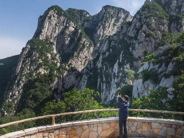 河南嵩山的景色在五岳中能排第几？让我们徒步去看一看