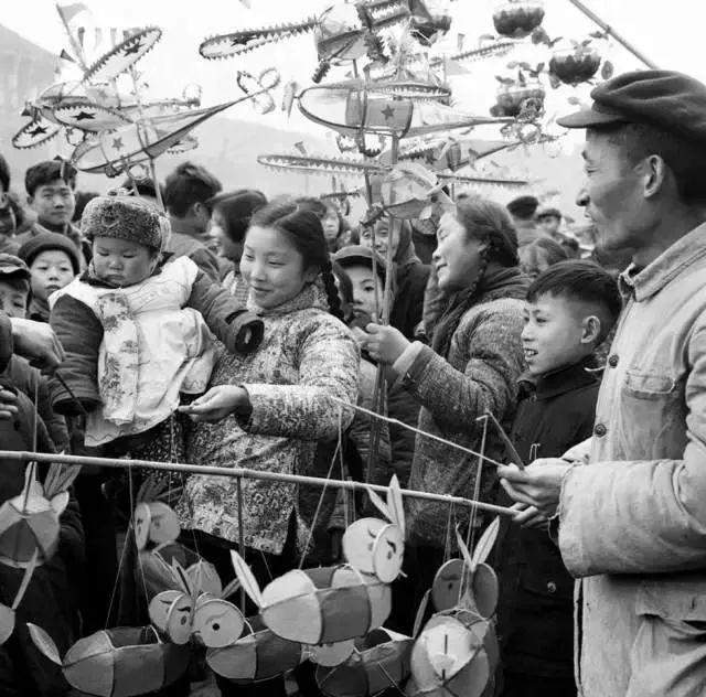 老照片：100张80年代过年照，看完都是满满的回忆