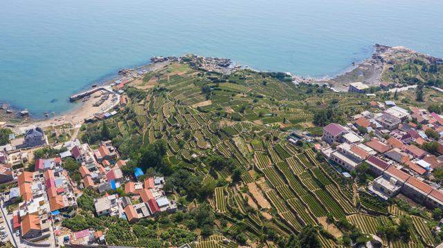 青岛崂山海边一个安静的小渔村，美如世外桃源