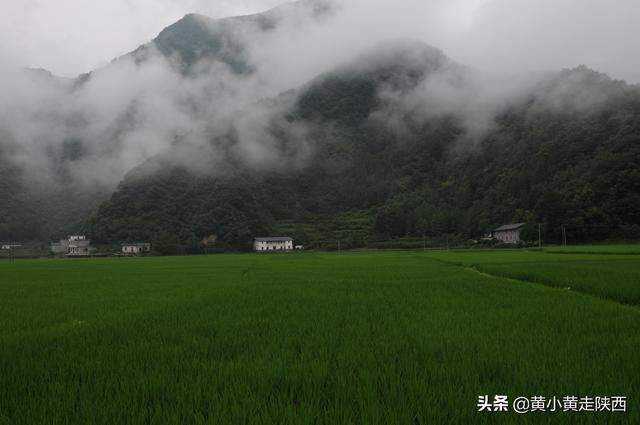 闯入秦岭云朵上的村落！地图上没有公路，抵达先要经过神秘大峡谷