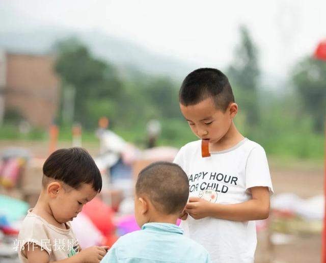 灵宝：涧口集市上的地摊儿