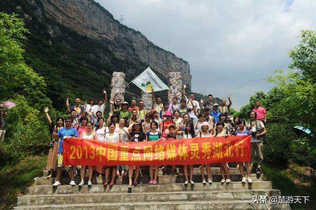 千年来垮塌无数次的危崖，国家用百根巨型铁链锁住，如今成景区