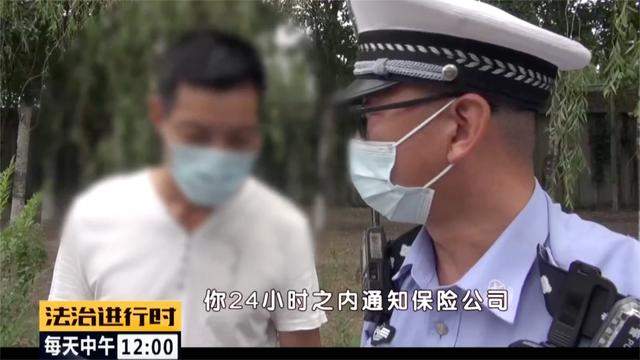 昌平：摩托车居然嵌入了轿车的车头，把交警都看楞了