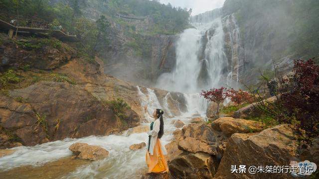 天台山大瀑布，中国最有影响力的瀑布群之一，自古以来就名闻天下