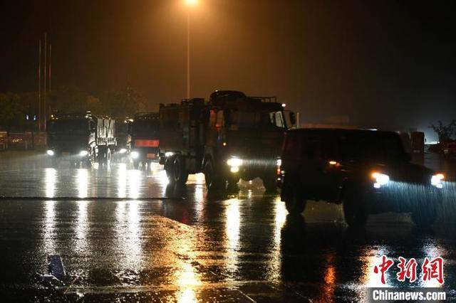 雨夜集结，千里机动：陆军第71集团军某合成旅紧急驰援地方抗洪抢险