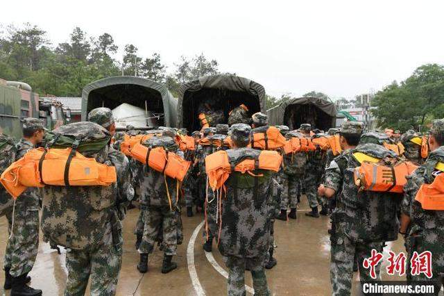 雨夜集结，千里机动：陆军第71集团军某合成旅紧急驰援地方抗洪抢险