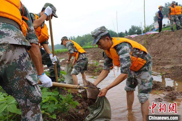 雨夜集结，千里机动：陆军第71集团军某合成旅紧急驰援地方抗洪抢险