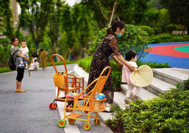 马路办公马上办，城市“秃斑”变公园