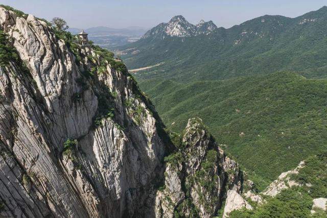 河南嵩山的景色在五岳中能排第几？让我们徒步去看一看