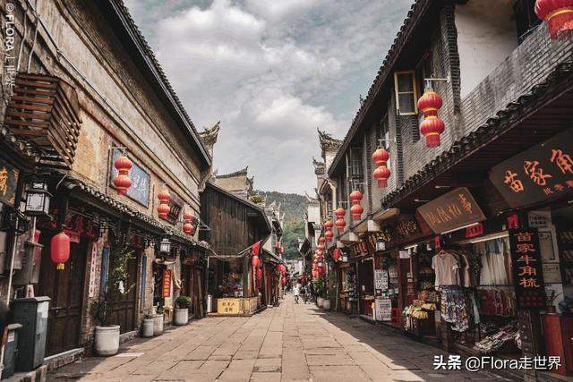 凤凰古城的日与夜 | 避开人潮，领略黄永玉笔下的中国最美小城