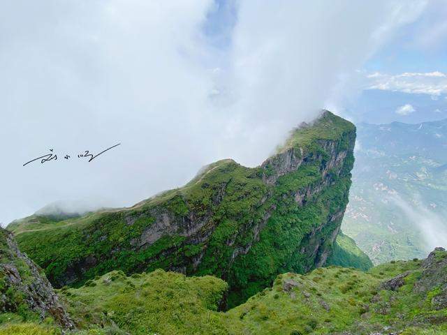 实拍云南昭通“鸡公山”，三面绝壁，峡谷深达2600米，游客却不多