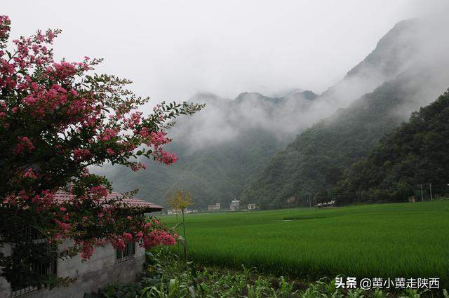 闯入秦岭云朵上的村落！地图上没有公路，抵达先要经过神秘大峡谷