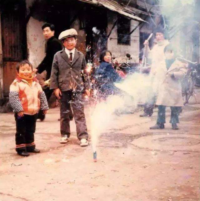 老照片：100张80年代过年照，看完都是满满的回忆