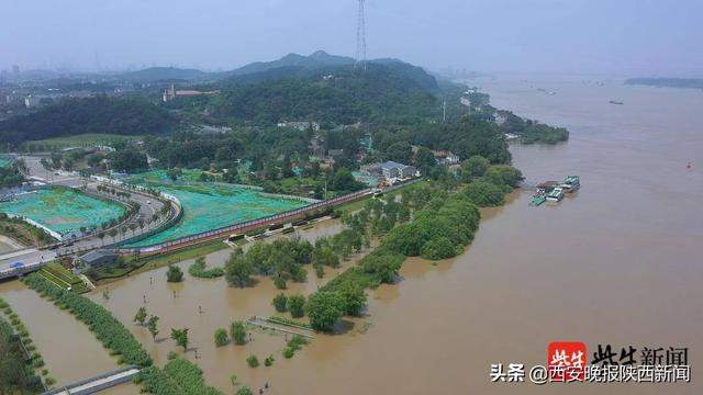 震撼航拍！长江“2号洪水”将至，南京下关到八卦洲江水滔滔