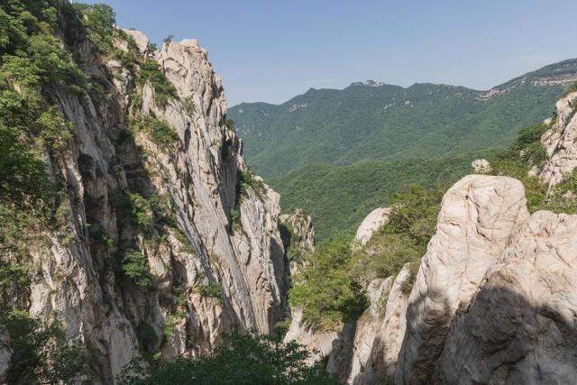 河南嵩山的景色在五岳中能排第几？让我们徒步去看一看