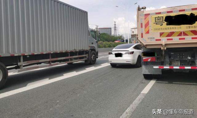 资讯 | 自动驾驶撞货车，特斯拉独家回应：未握方向盘和进行制动