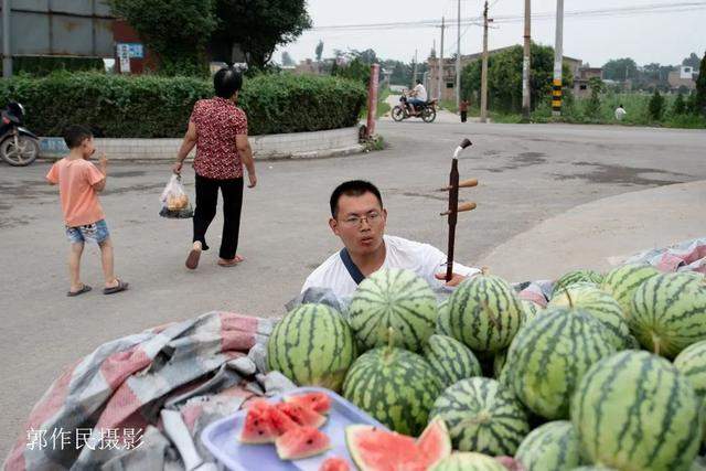 灵宝：涧口集市上的地摊儿