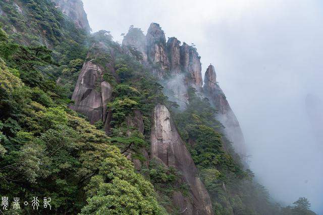 没有列入洞天福地，却以道教最高信仰命名的山，是世界自然遗产