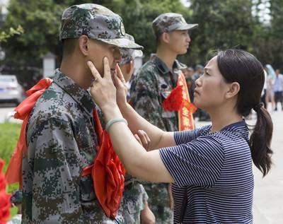 初中生和高中生当兵越来越少，主要是因为这4方面，望周知